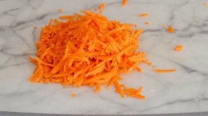 Салат с сердечками, морковью и луком