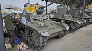 Нанесение маркировок на танк Light Tank M3A1, Музей Техники Вадима Задорожного, 11 октября 2025
