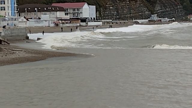 нчало штормов на побпобережье Черного моря. Оснь наступила. Что происходит на море.