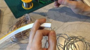 Гибкий неон. Как припаять провод к гибкому неону.