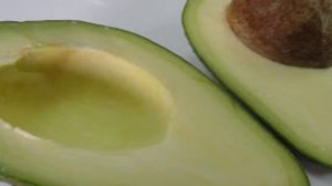 Салат из авокадо и крабовых палочек