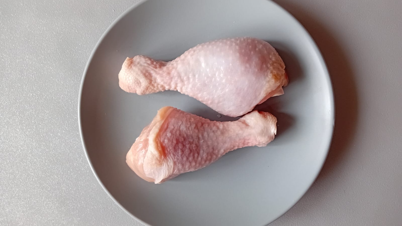 ГОЛЕНЬ куриная в картофеле
