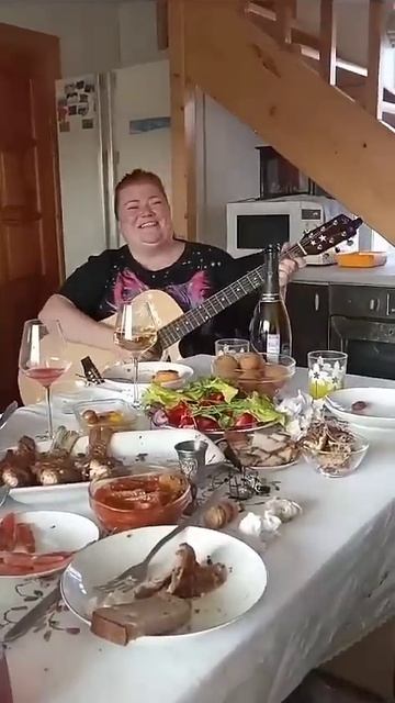 Чистый голос, красивое исполнение. Хотелось бы узнать, кто исполнительница? смотреть онлайн