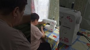 Подшиваю Вовке штаны 🤗