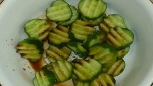 Огуречный салат с семечками