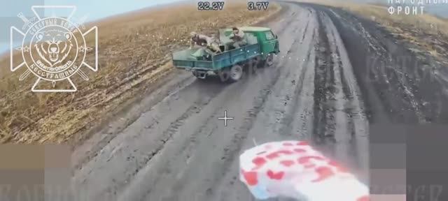 💥☠⚡Дрон Северян прилетает точно в кузов украинскому грузовику