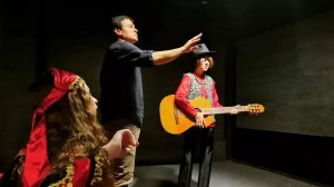 Снимаю клип. Роберт ВиджеСингх - Спрячь за высоким забором девчонку. Студия Вячеслава Мерцалова.