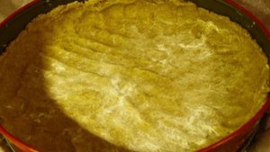 Пирог с брусникой из песочного теста