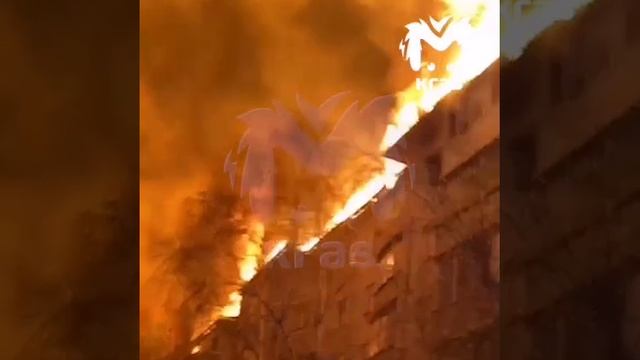 В Сосновоборске в одной из квартир вспыхнул сильный пожар.