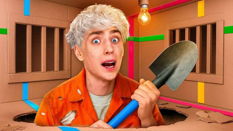 Побег из Самой ОХРАНЯЕМОЙ КАРТОННОЙ ТЮРЬМЫ! (Влад А4)