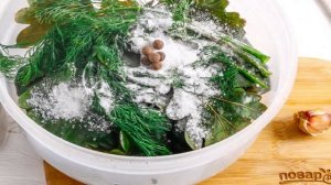 Огурцы соленые с дубовыми листьями