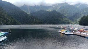 Прогулка по озеру Рица в Абхазии