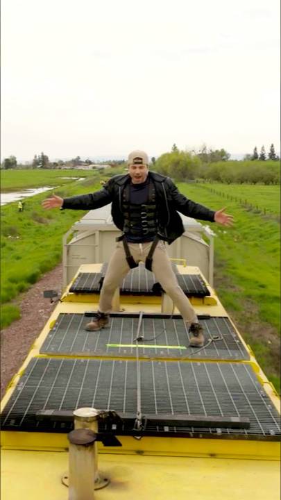 Прыжки На Движущийся Поезд - Ради Науки! (Марк Робер НАСА | Mark Rober NASA) смотреть онлайн