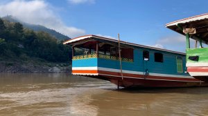 Лодка по Меконгу из Хуайсая в Лангпрабанг