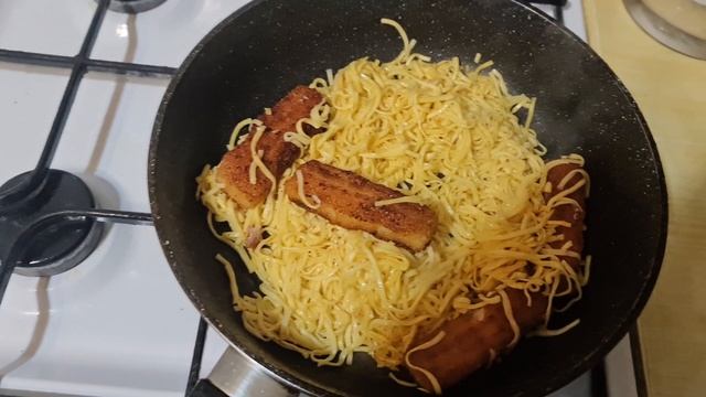 Яичная лапша и наггетсы