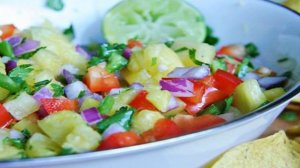 Салат с тунцом и ананасом