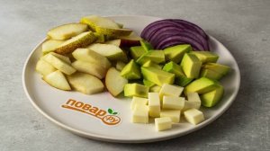 Салат из авокадо с грушей и сыром