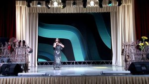 "Ах,какой мужчина" - Татьяна Марченко.
Стихи : Елена Корвин.
Композитор : Константин Дерр.