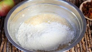 Овсяное печенье с изюмом и яблоками