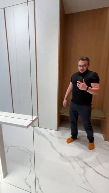 ВАУ эффект! Дизайн коридора в ЖК Вест Гарден 3,40 потолок, двери 3,20 м, американский орех + эмаль