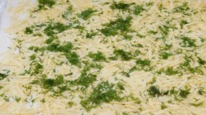 Рулет из слоеного теста с сыром