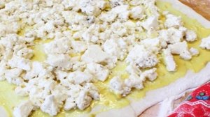 Пирог с брынзой из слоеного теста