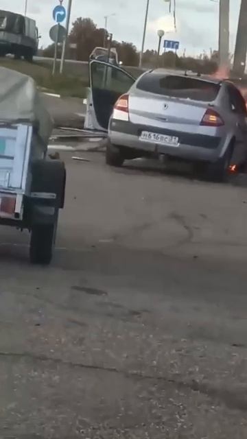 Враг ударил по АЗС в Белгороде Кадры публикуют местные ресурсы.
Губернатор перед этим сообщил, смотреть онлайн