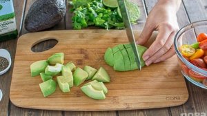 Салат из авокадо и помидоров