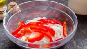 Салат с тунцом и фунчозой