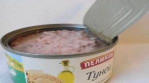 Салат с тунцом и маринованными огурцами