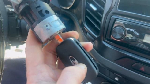 ЗАКЛИНИЛ ЗАМОК ЗАЖИГАНИЯ ЛАДА ВЕСТА/КАК СНЯТЬ/КАК ЗАВЕСТИ/РУЛЬ ЗАБЛОКИРОВАН