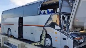 Экскурсионный автобус с детьми врезался в большегруз в Усть-Лабинском районе
