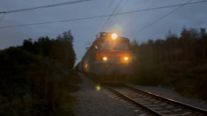 «Вечерком!» Электровоз ВЛ10У - 991 с грузовым поездом на перегоне, октябрь 2025 года