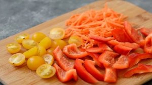 Салат с сухариками и болгарским перцем