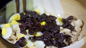 Салат новогодний с черносливом