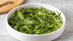 Салат с сыром и оливками