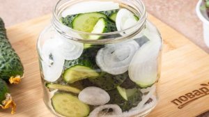 Огурцы с луком на зиму