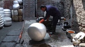 Как изготавливается традиционный кованый дег на фабрике