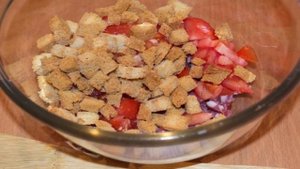 Салат Обезьянка с сухариками