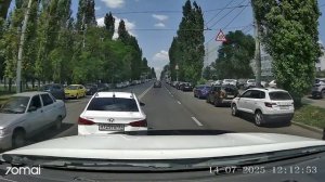 Хамло на дороге, думающие только о своих интересах.