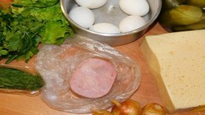 Салат с ветчиной и маринованными огурцами