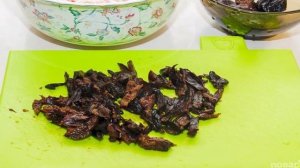 Салат из чернослива с курицей