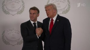 В Сети появились кадры полуминутного рукопожатия Трампа и Макрона