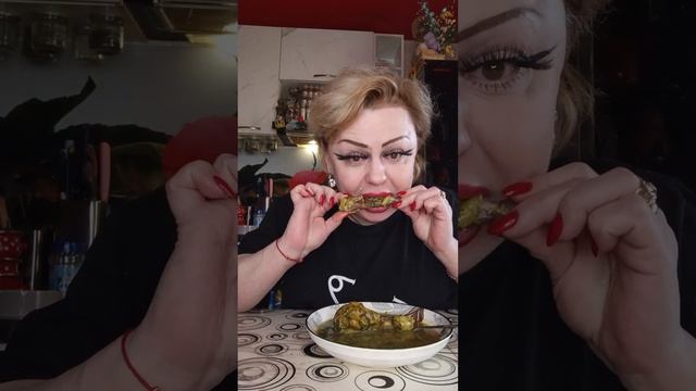 ПРИВЕТУЛИ !  КУШАЕМ НЕ КАГО НЕ СЛУШАЕМ !)) смотреть онлайн