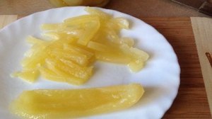 Салат из чечевицы с баклажаном и перцем