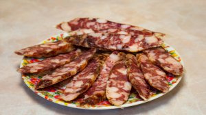 Сыровяленая колбаса Кнут из свинины по-одесски — попробуешь, и жизнь заиграет вкусом!