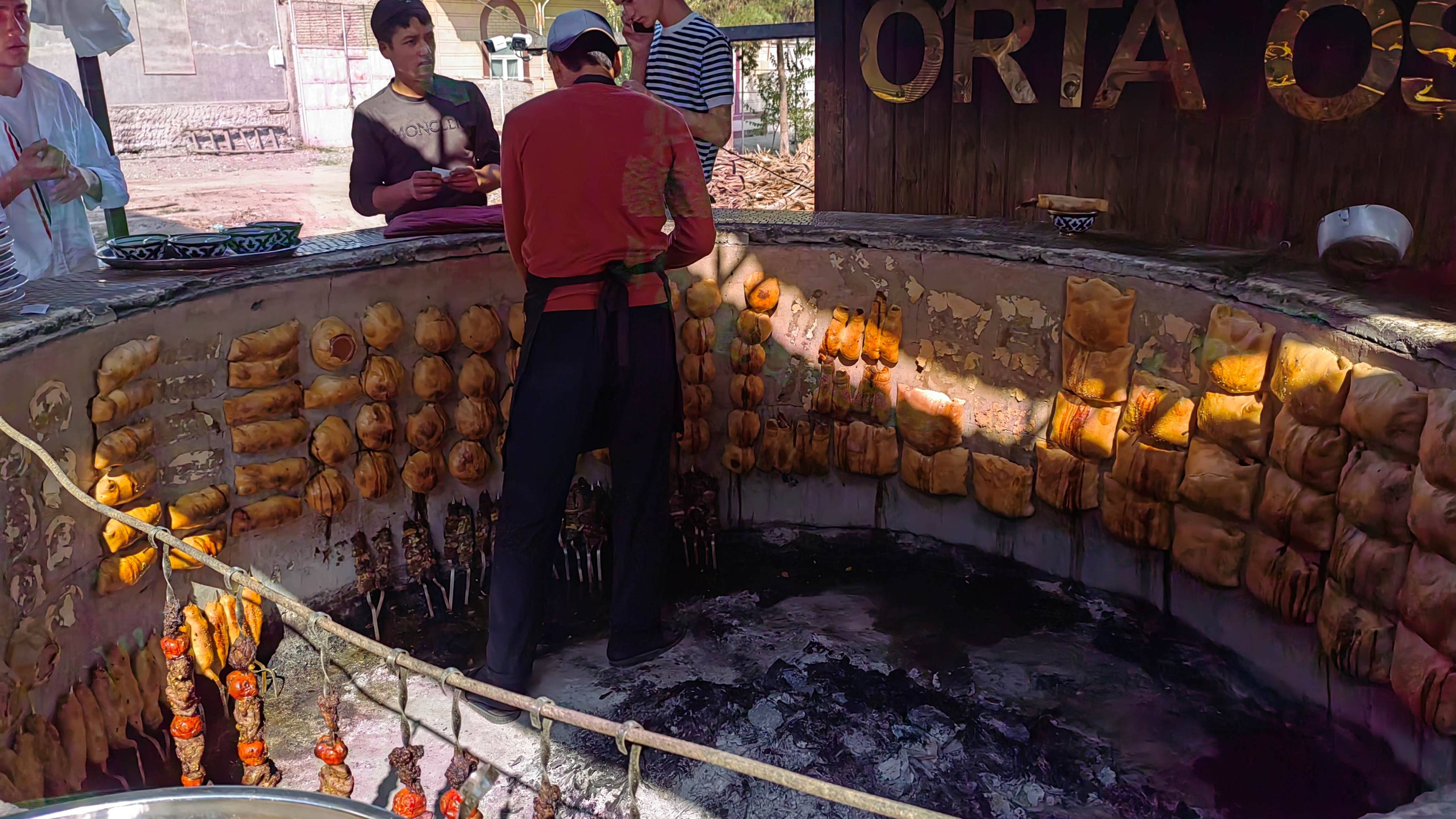 Тандыр диаметром 3 метра #Namangan #Uzbekistan #Samsa #Tandoor #FoodVlog #food #плов #узбекистан