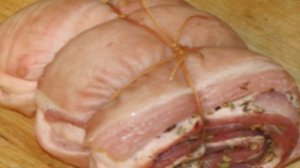 Рулет из свиной брюшины вареный