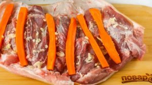 Рулет из свиной рульки в пленке