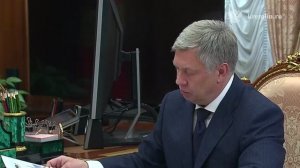 Владимир Путин принял в Кремле губернатора Ульяновской области Алексея Русских Обсуждалось социальн